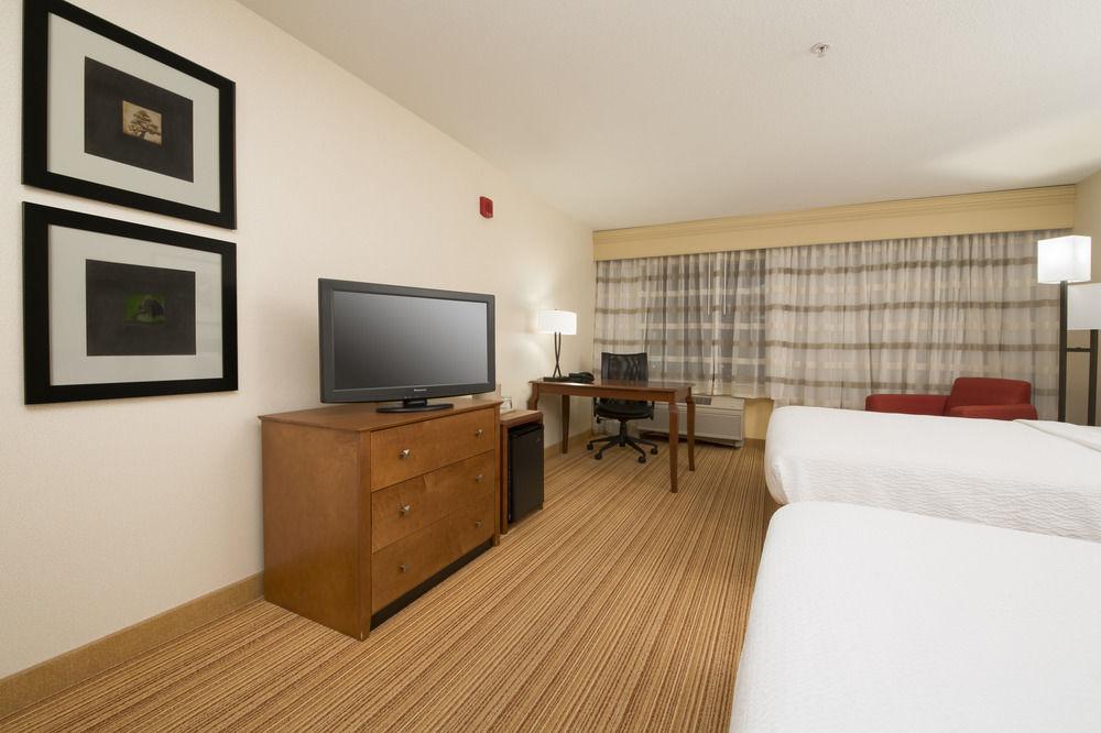 מלון Courtyard By Marriott Sacramento פולסום מראה חיצוני תמונה