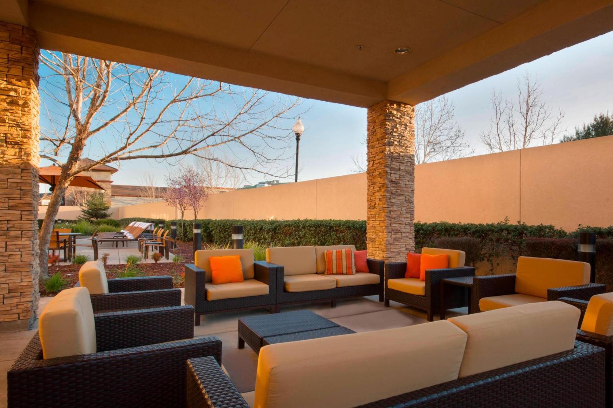 מלון Courtyard By Marriott Sacramento פולסום מראה חיצוני תמונה